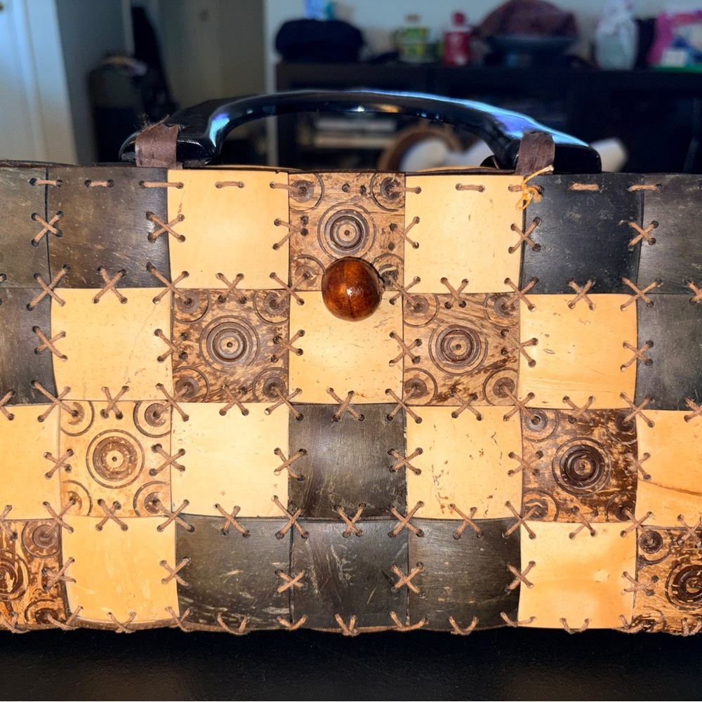 *Beautiful Coconut Shell Handbag - Picture 2 of 10